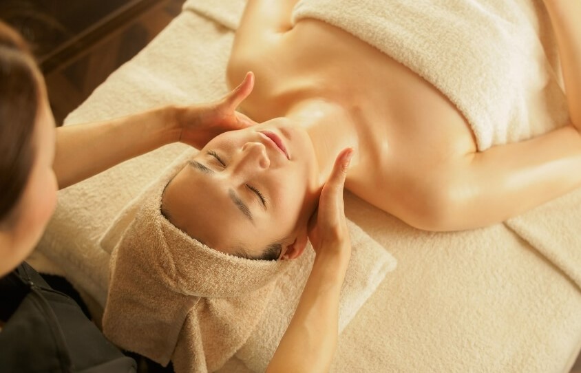 Massage Dưỡng Sinh Toàn Thân – Hành Trình Phục Hồi Năng Lượng Tự Nhiên Tại MIDSUN Luxury Lounge & Spa Thái Nguyên
